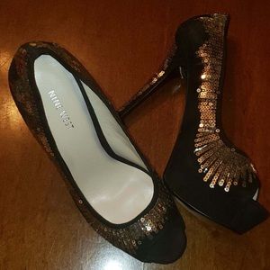 Black velvet heels with gold sequins 👠✨